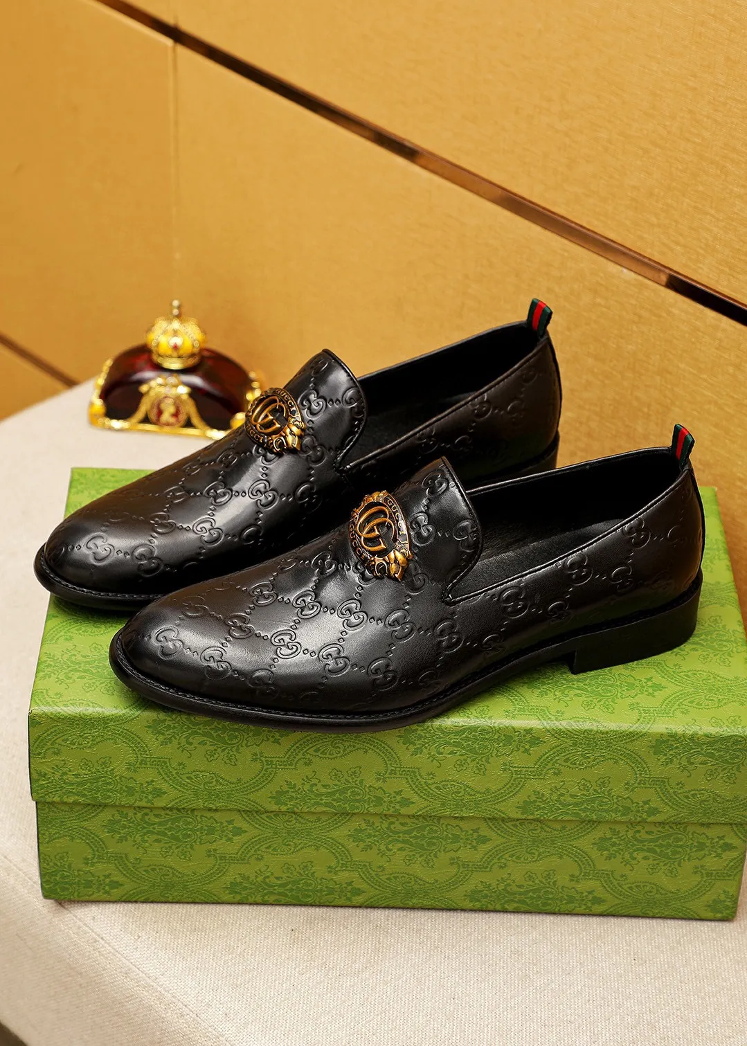 Men's shoes 💰400 💐 Product trademark: GUCCI "Gucci" casual leather shoes Regular size: 39-44 (38.45.46🉑️Customized) Product materials: Selected imported first-layer calfskin embossed upper + original hardware buckle, imported 🐑 sheepskin lining. Strong three-dimensional visual effect, combined outsole Color: 1⃣️color optional